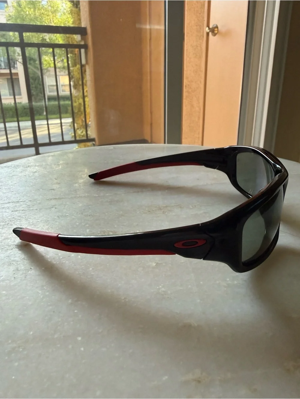 👓 Oakley Valve Sunglasses – Black & Red 🖤❤️